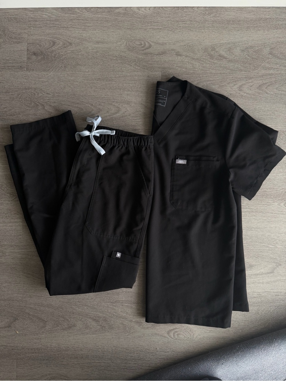 Figs Men’s Black Scrub Set
